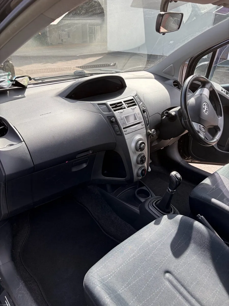 Toyota Yaris 2008 - Image 5