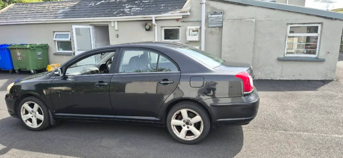 Toyota avensis 1.8 luna - Image 4