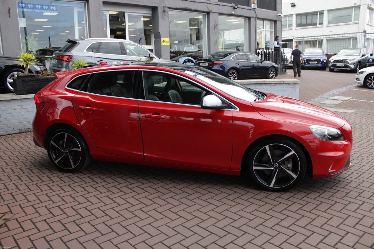 2016 VOLVO V40 R-DESIGN PAN ROOF 5DR HATCHBACK - Image 3