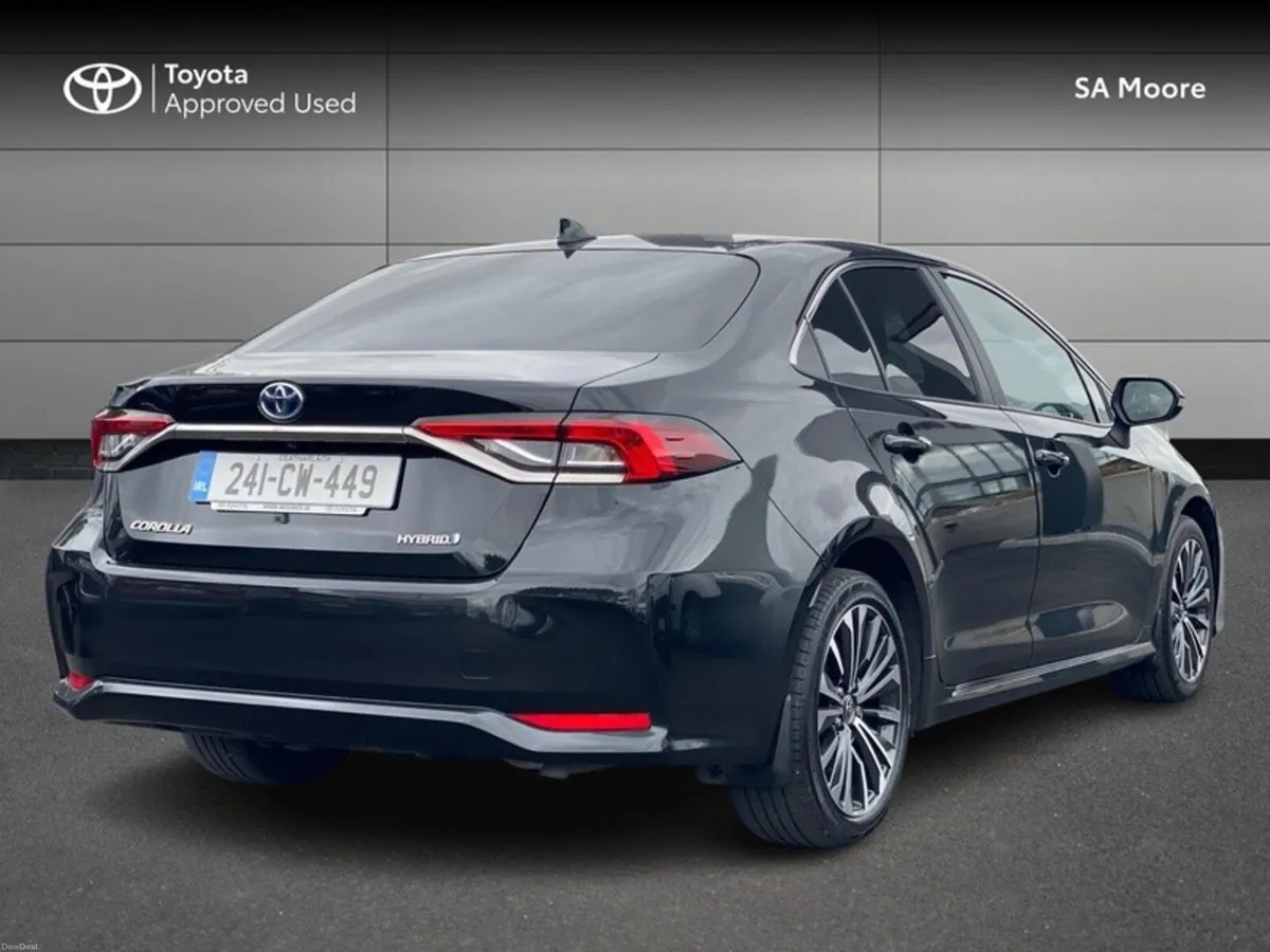 Toyota Corolla HYBRID LUNA SPORT SALOON - Image 2