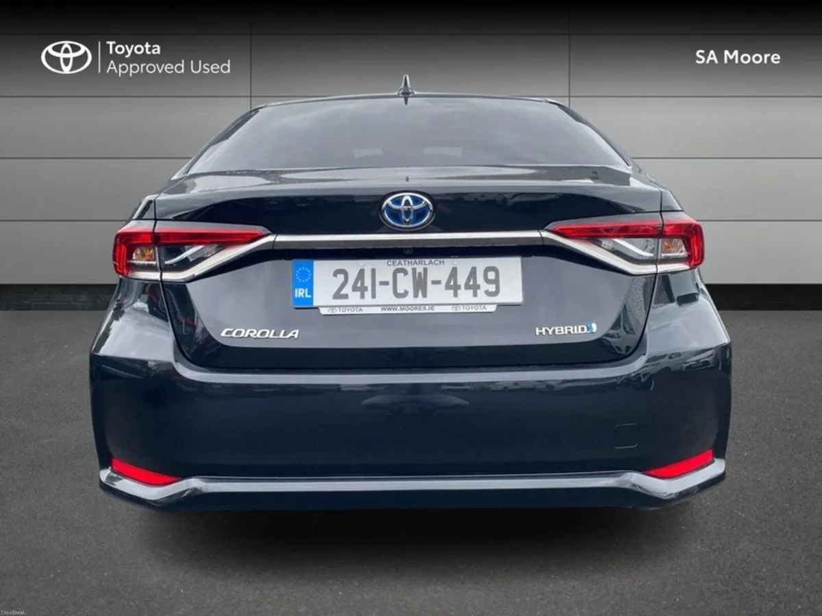 Toyota Corolla HYBRID LUNA SPORT SALOON - Image 4