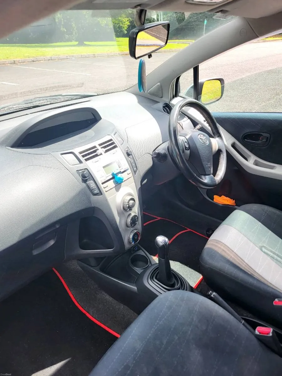 Toyota yaris 07 - Image 4