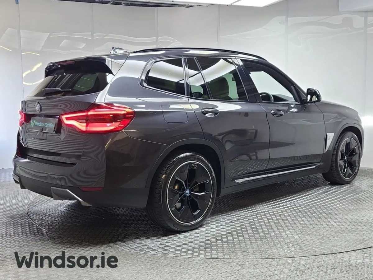 BMW iX3 80 kWh Premier Edition - Image 2