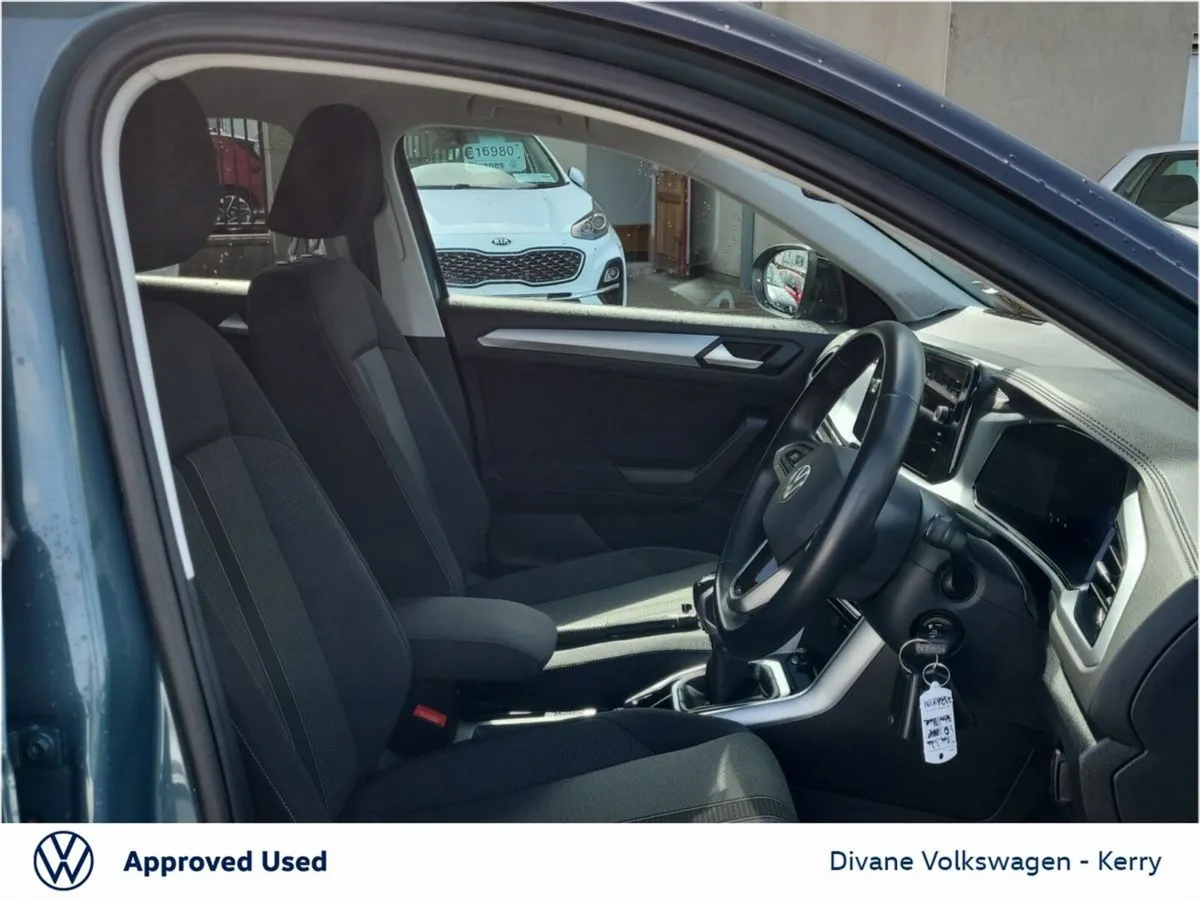 Volkswagen T-Roc LIFE 1.0 TSI 110 BHP - Image 4