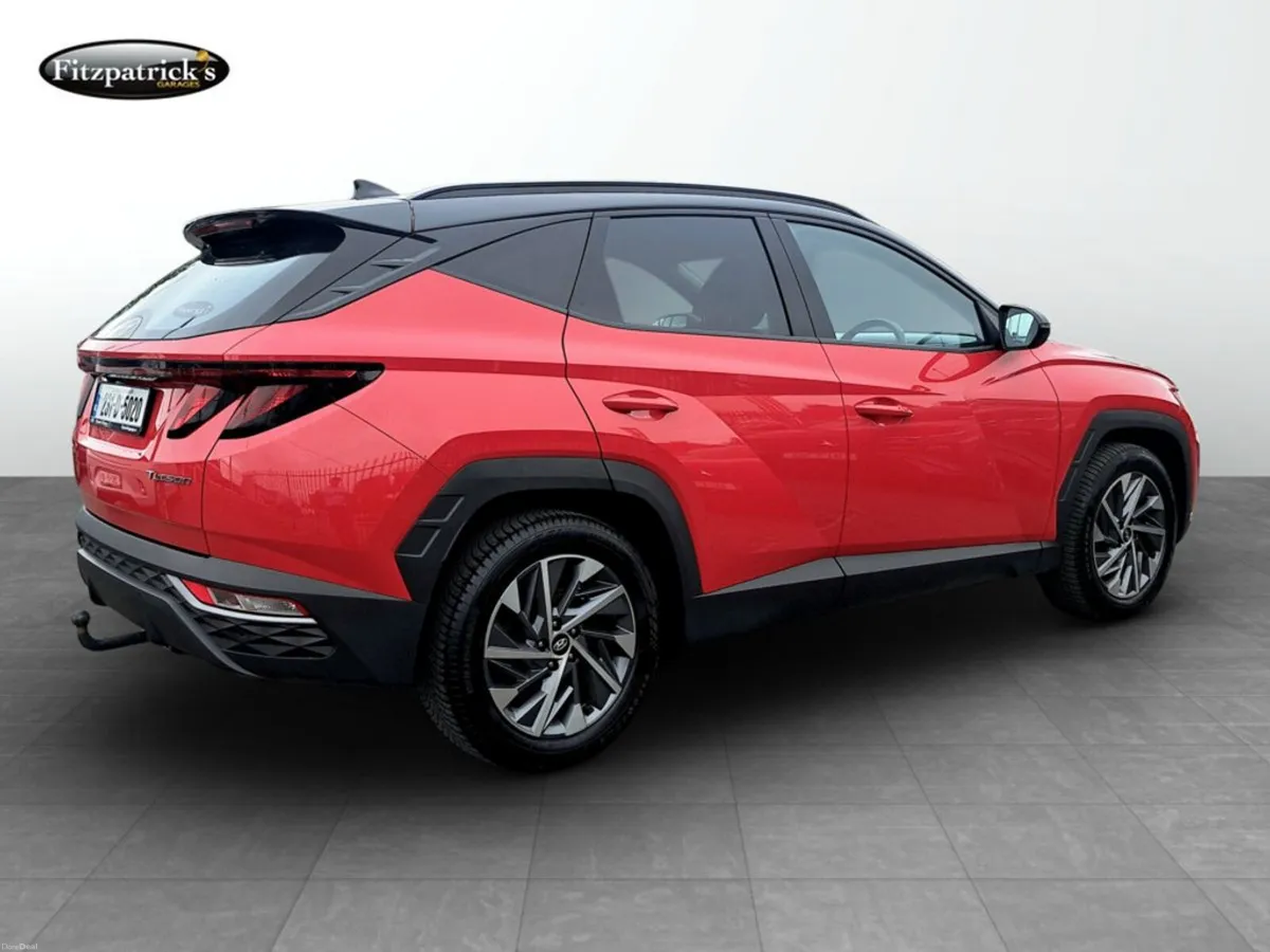 Hyundai Tucson Executive 1.6 Diesel with a Black R - Image 4