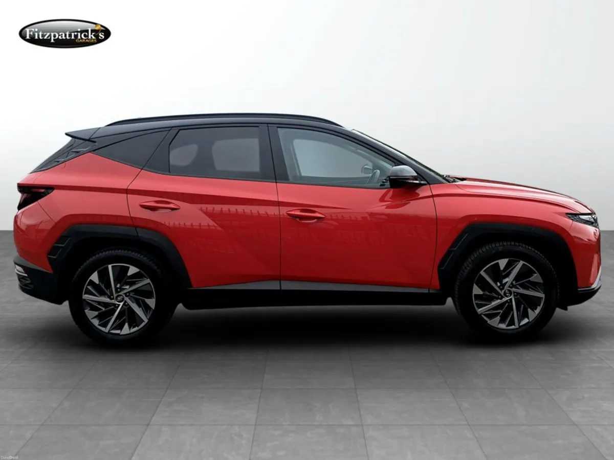 Hyundai Tucson Executive 1.6 Diesel with a Black R - Image 2