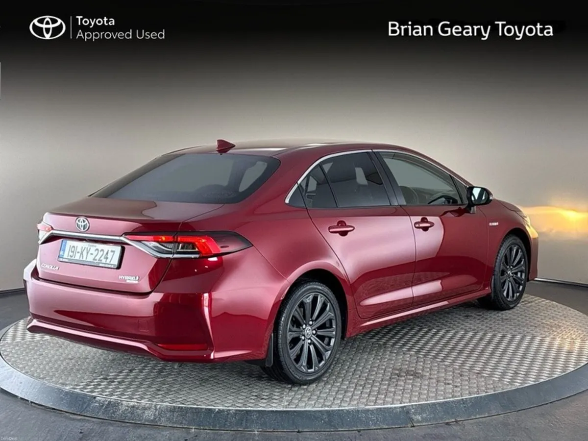 Toyota Corolla HYBRID LUNA SPORT SALOON - Image 2