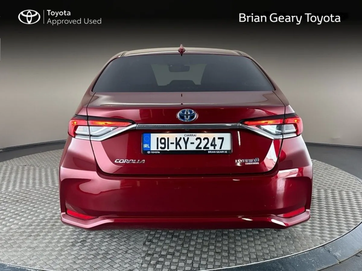 Toyota Corolla HYBRID LUNA SPORT SALOON - Image 4