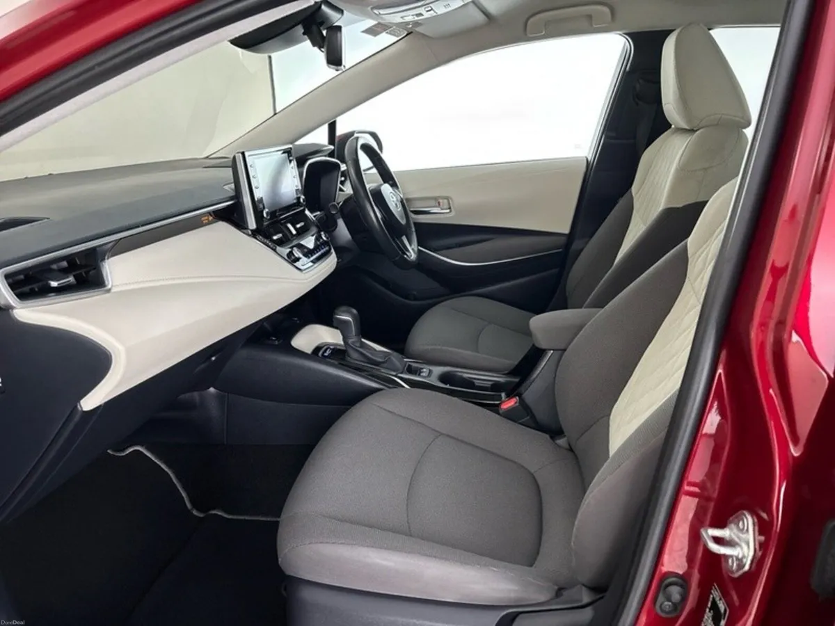 Toyota Corolla HYBRID LUNA SPORT SALOON - Image 6