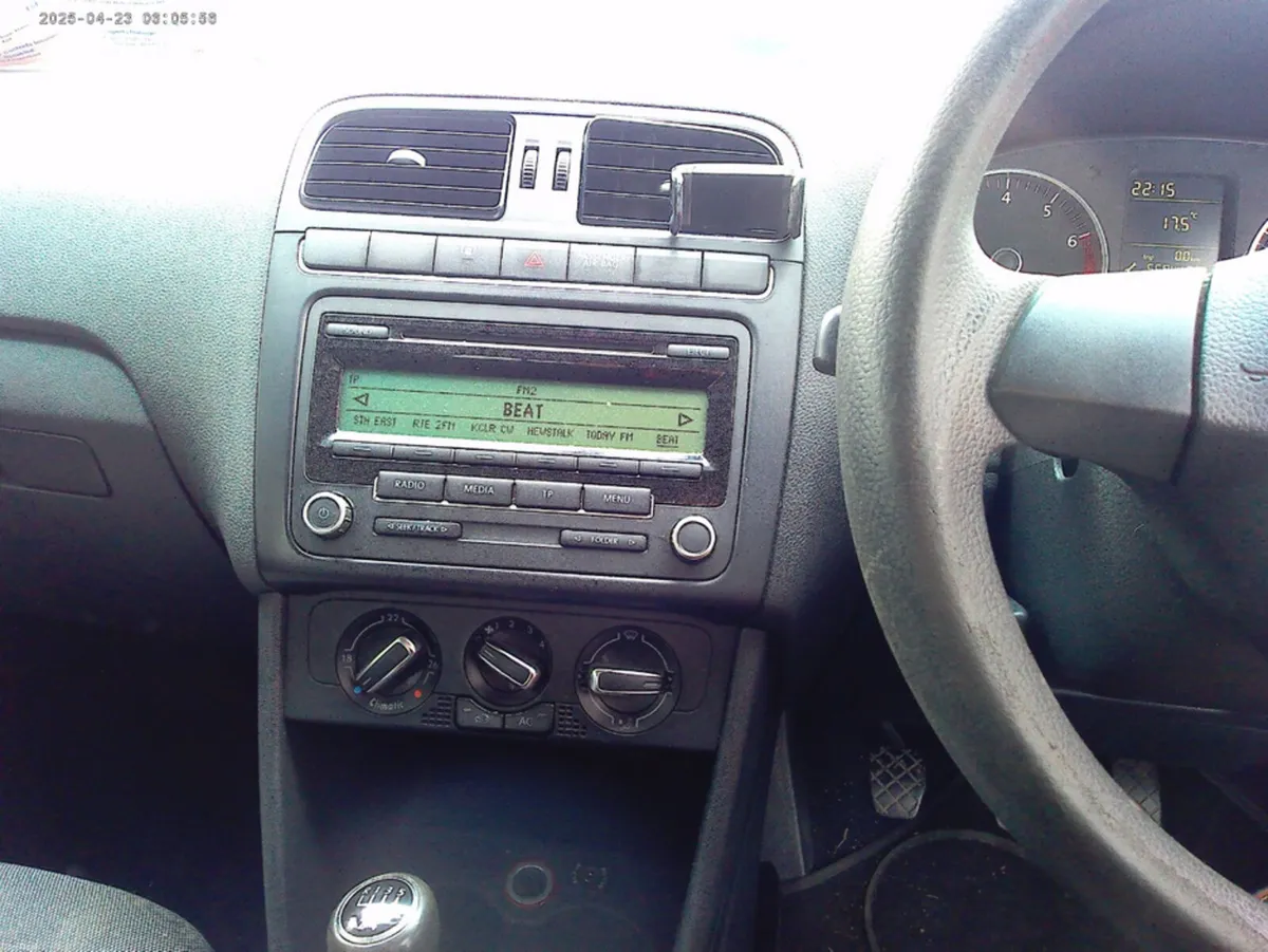 Volkswagen Polo CL 1.2 MANUAL 5SPEED 70BHP 5DR - Image 3