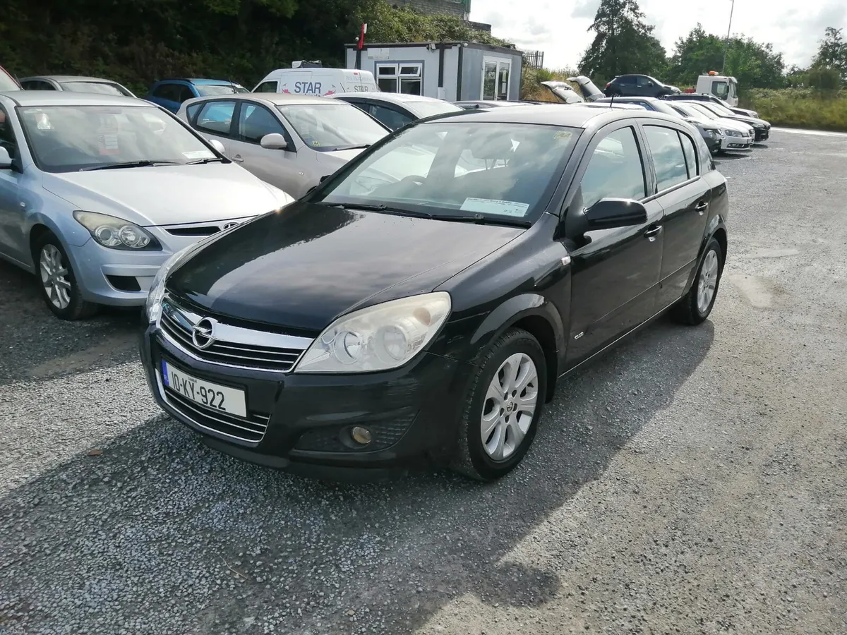 Opel Astra 2010 - Image 2