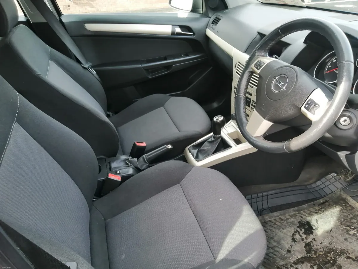 Opel Astra 2010 - Image 5
