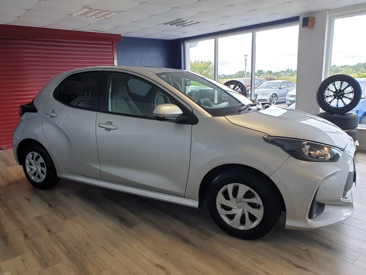 TOYOTA YARIS 1.5 HYBRID AUTO - Image 2