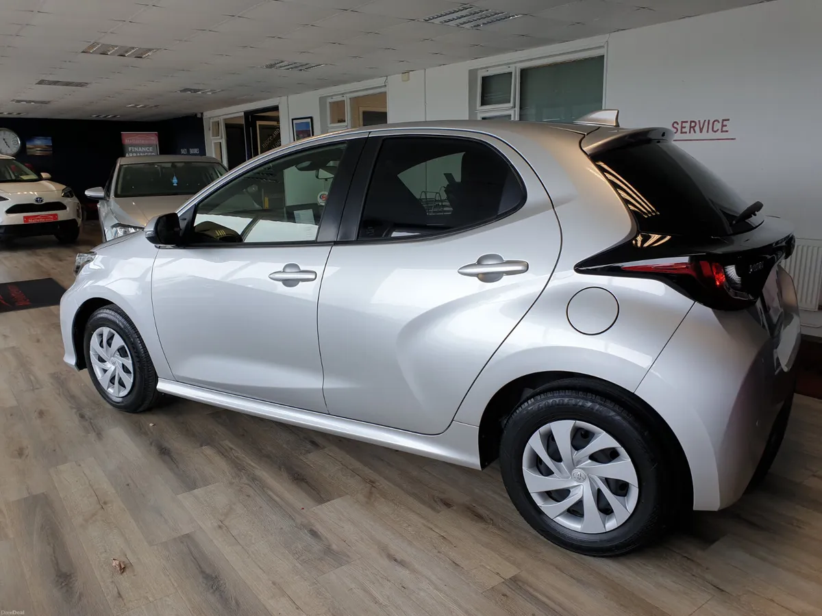 TOYOTA YARIS 1.5 HYBRID AUTO - Image 6