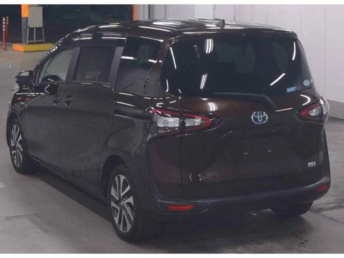 Toyota Sienta 1.5 Petrol Hybrid G Auto - Image 3