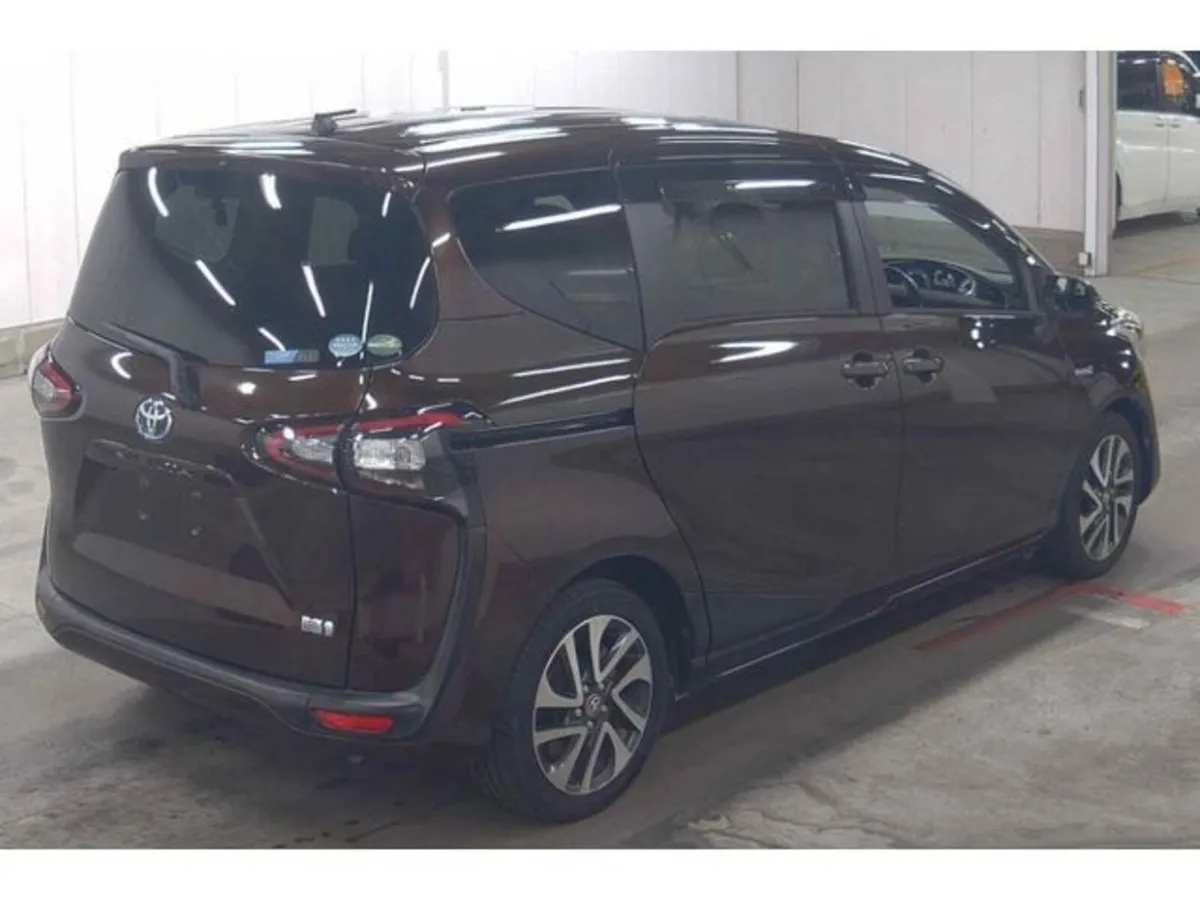 Toyota Sienta 1.5 Petrol Hybrid G Auto - Image 4
