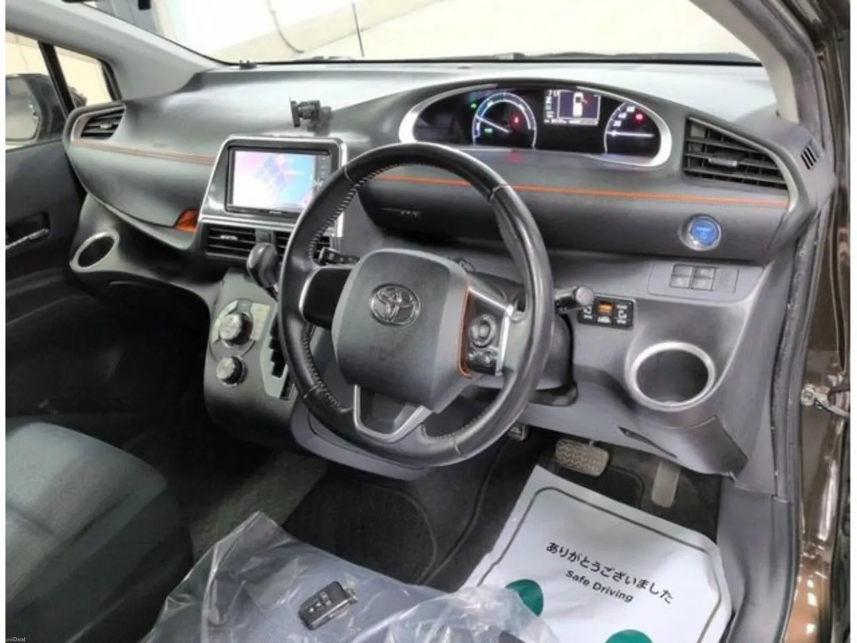 Toyota Sienta 1.5 Petrol Hybrid G Auto - Image 5