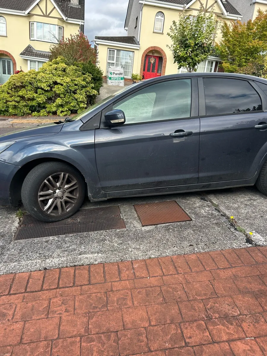 2010 Ford Focus - Image 2