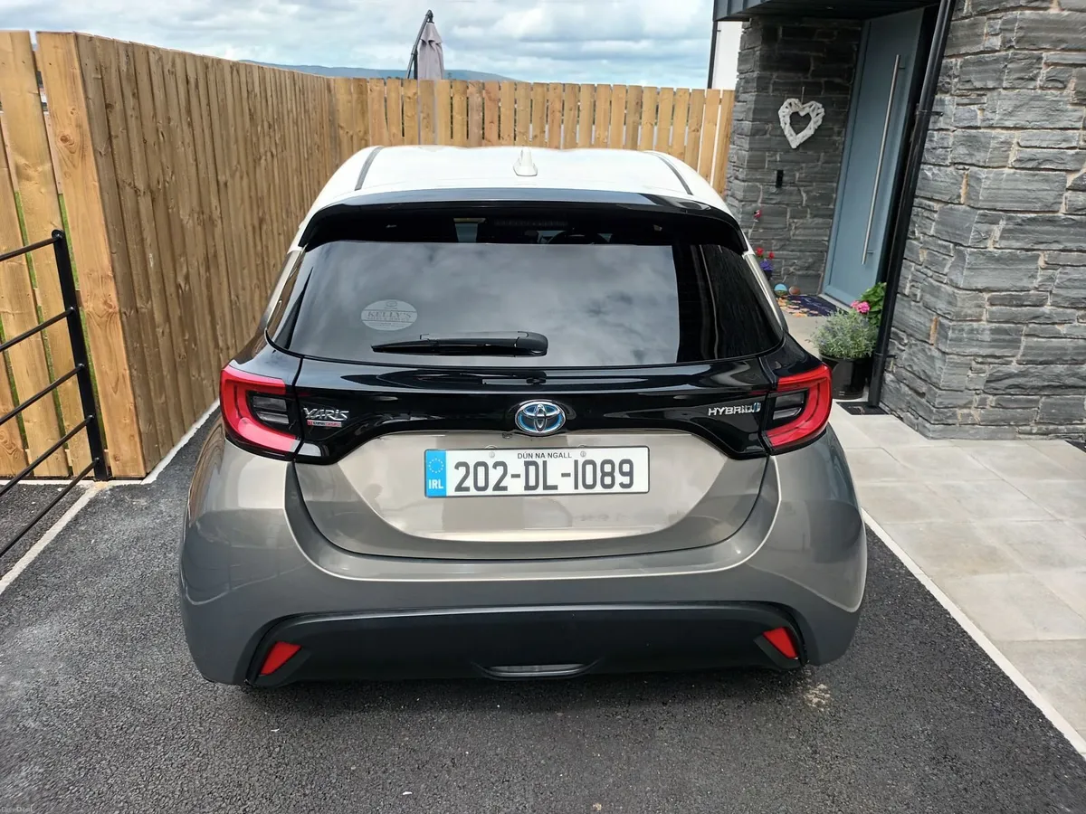 Toyota Yaris 2020 Hybrid Luna Sport bi tone - Image 5