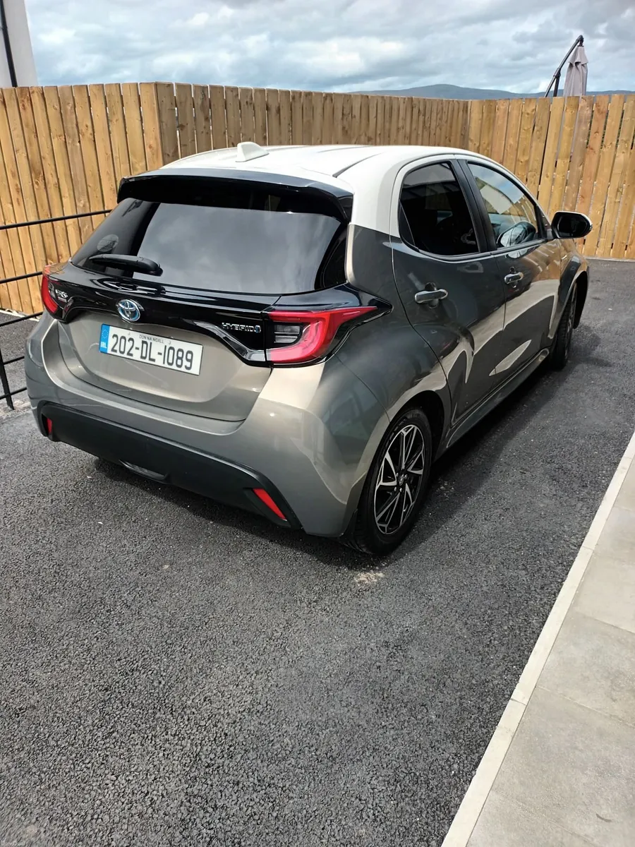 Toyota Yaris 2020 Hybrid Luna Sport bi tone - Image 6