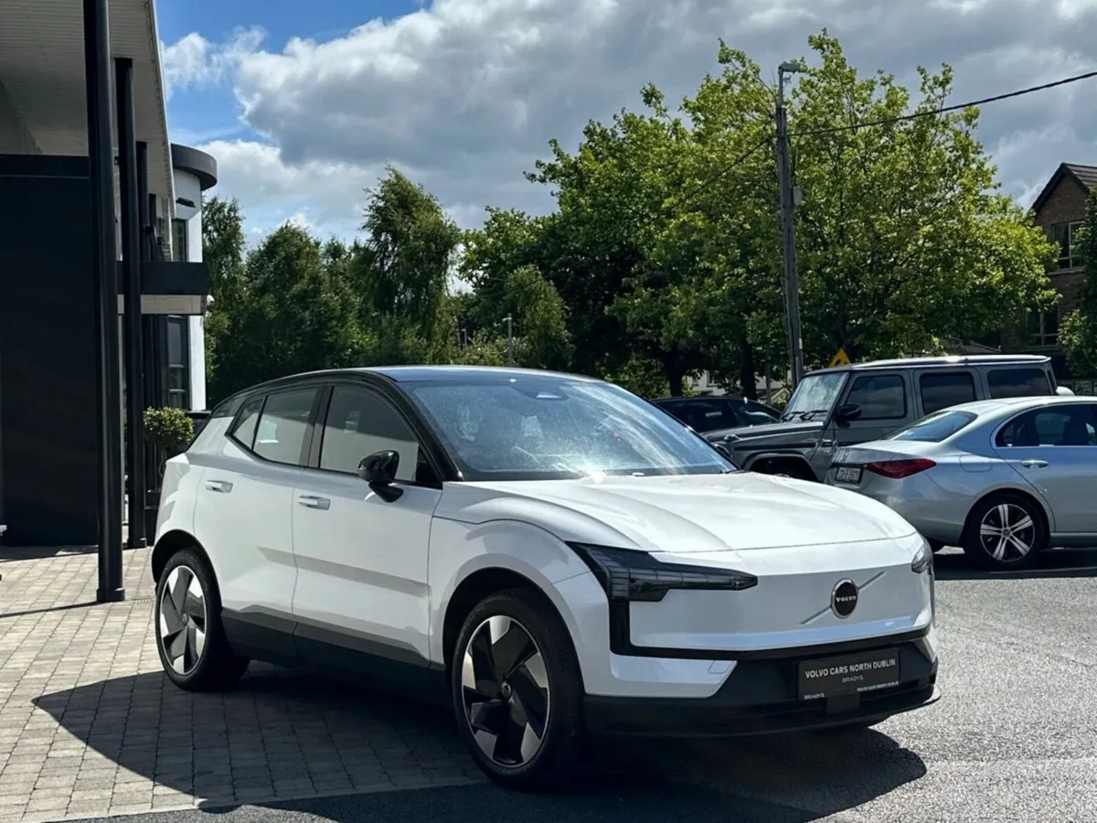 Volvo EX30 Ex30 TWIN MOTOR 4WD Performance Electri - Image 3