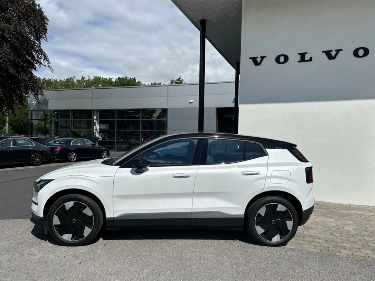 Volvo EX30 Ex30 TWIN MOTOR 4WD Performance Electri - Image 6
