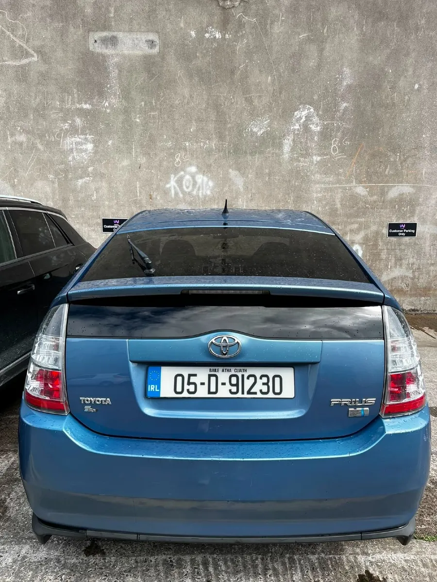 Toyota Prius 2005 - Image 2