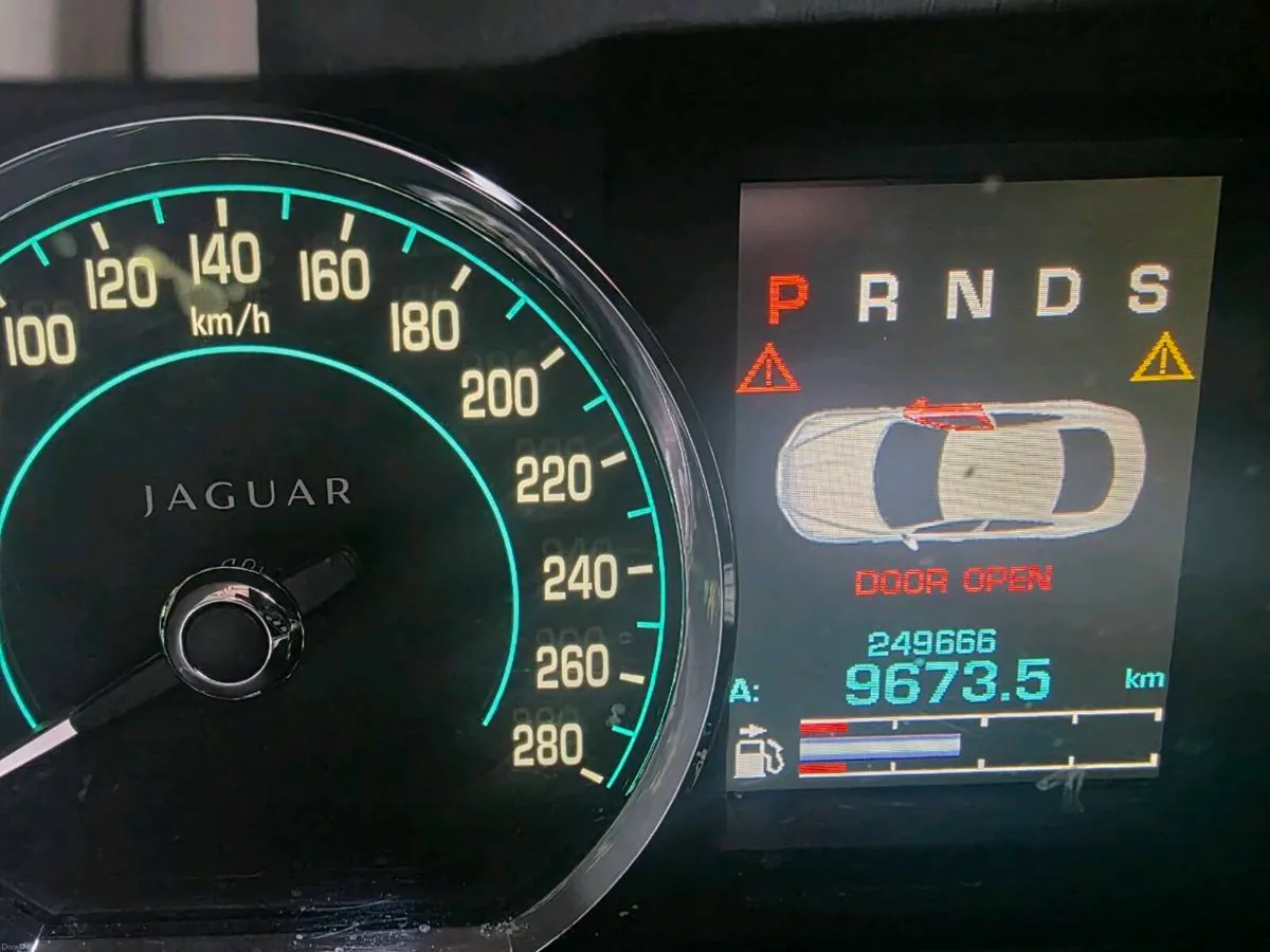 2012 jaguar xf 3.0d - FIRST €2,500 takes it! - Image 6