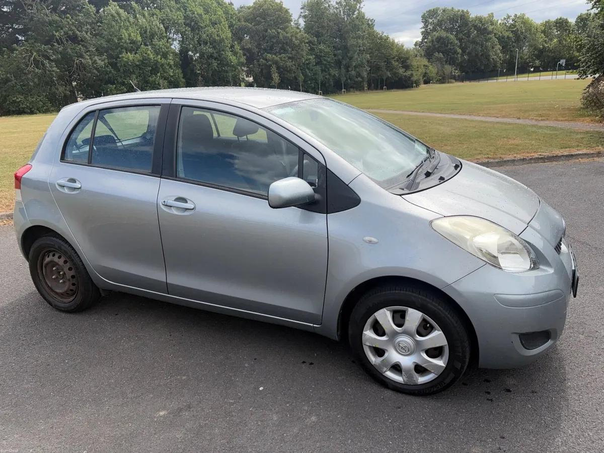 Toyota Yaris 2010 - Image 4