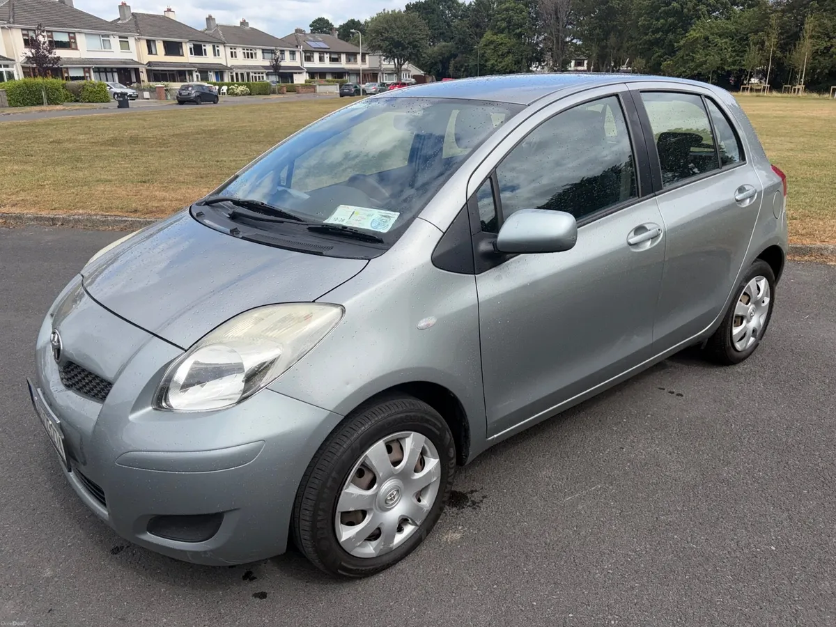 Toyota Yaris 2010 - Image 2