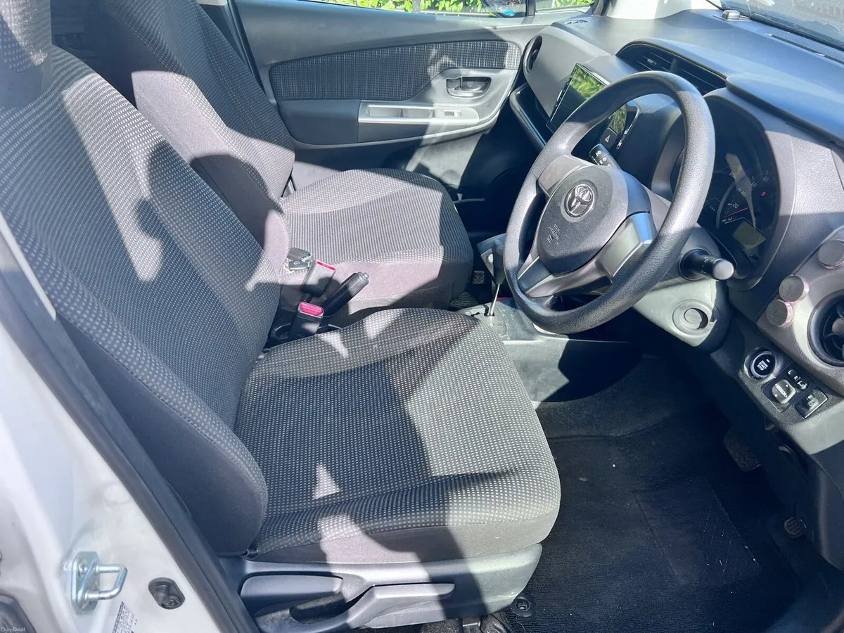 Toyota vitz - Image 5