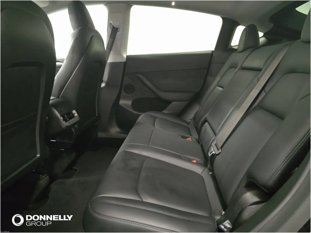 Tesla Model Y Hatchback Long Range - Image 6