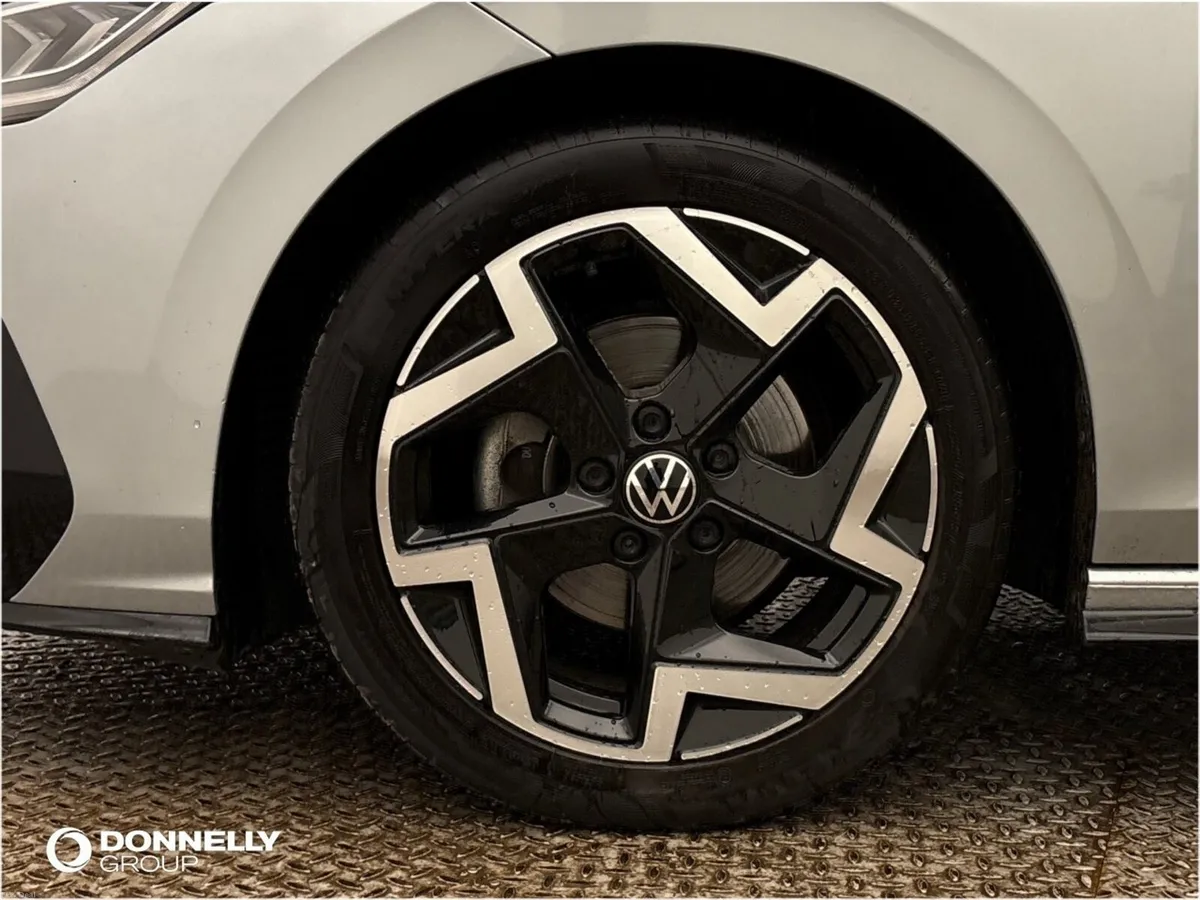 Volkswagen Golf Hatchback R-Line - Image 5