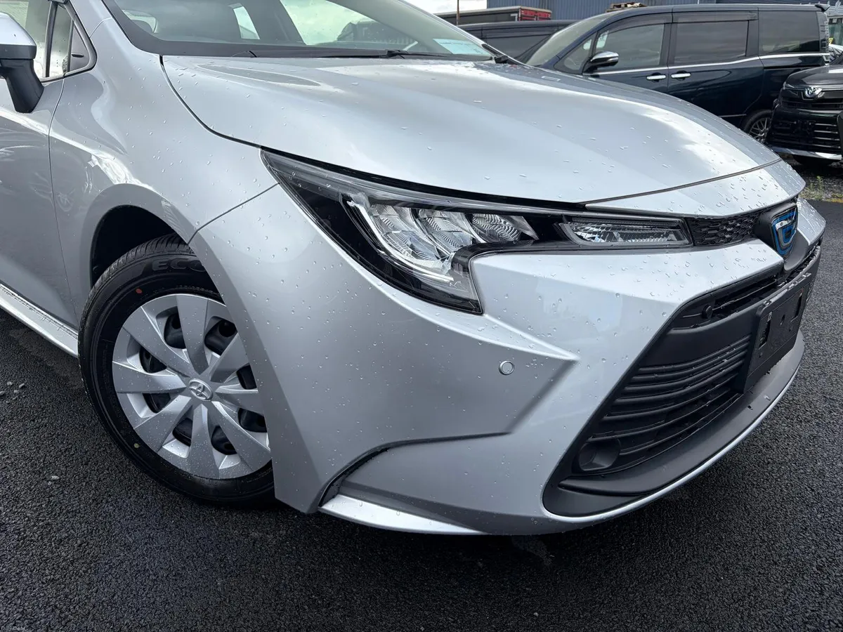 6147KM LOW MILEAGE 2024 TOYOTA COROLLA HYBRID AUTO - Image 5