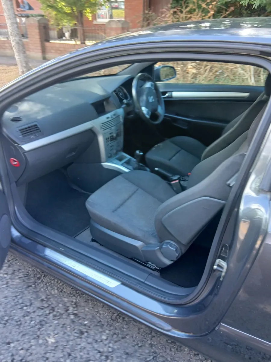 Opel Astra 2009 - Image 2