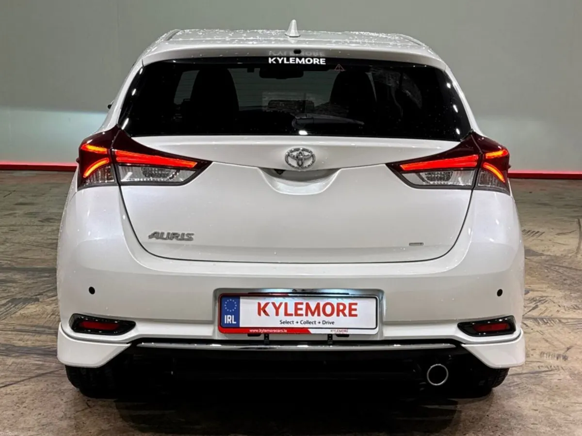 Toyota Auris 1.8 HYBRID G PACKAGE - FACTORY ALLOYS - Image 4