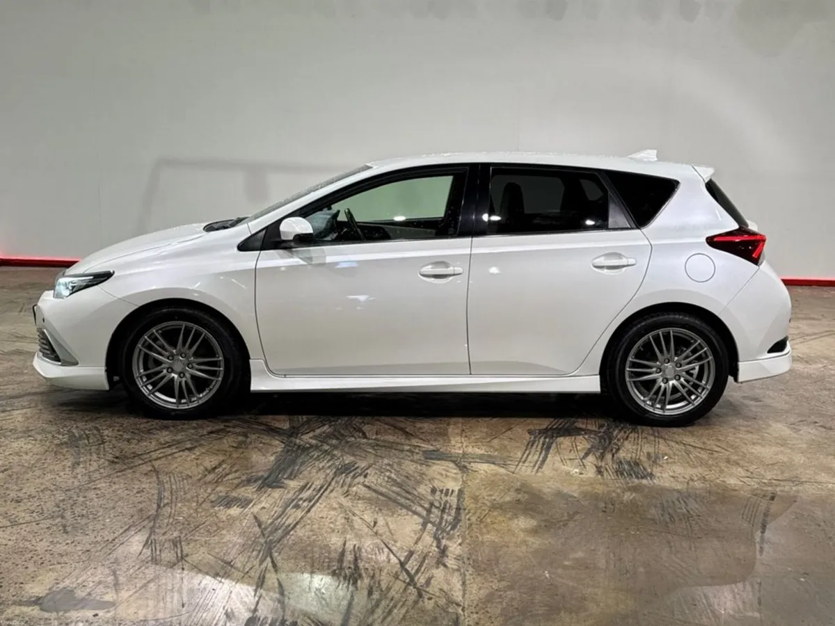 Toyota Auris 1.8 HYBRID G PACKAGE - FACTORY ALLOYS - Image 6