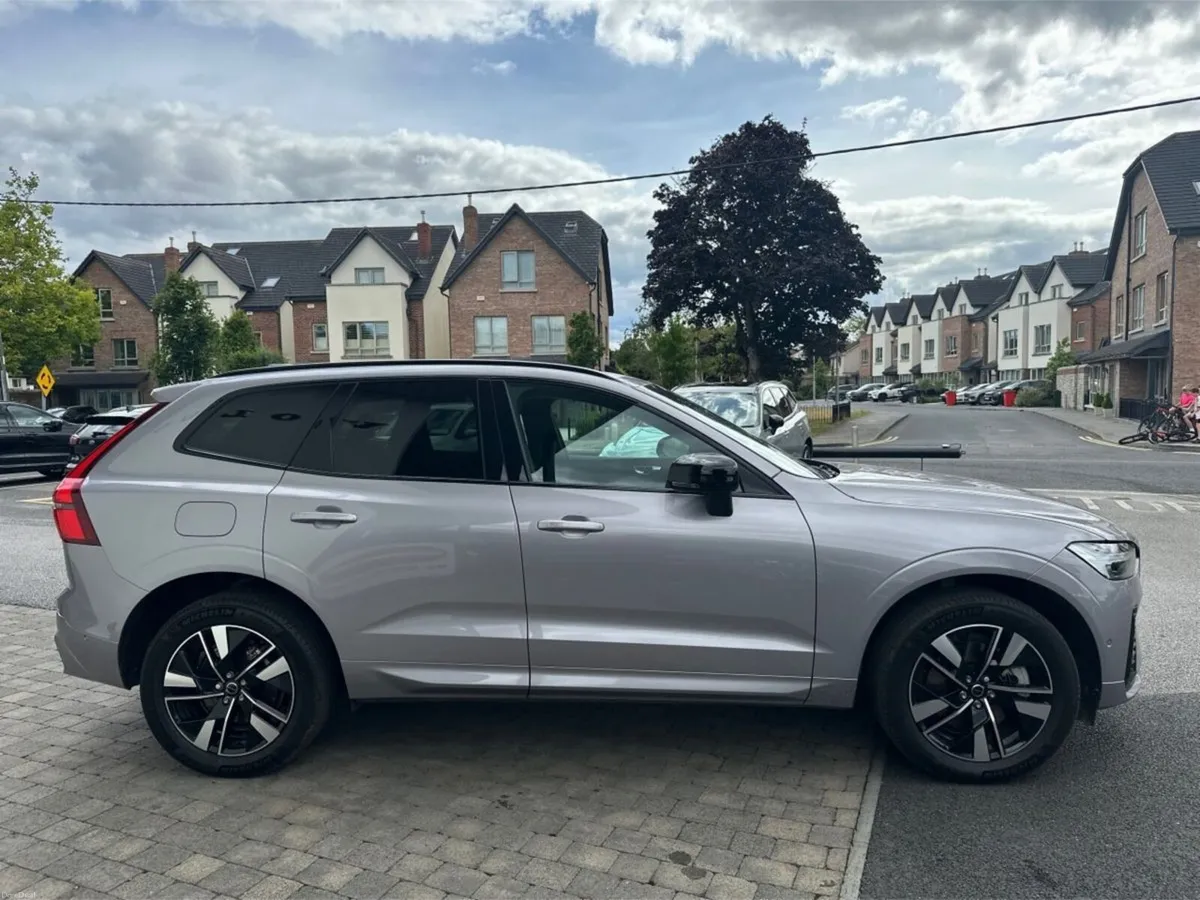 Volvo XC60 XC60 T6 Plus Dark AWD PHEV 350bhp - Image 4