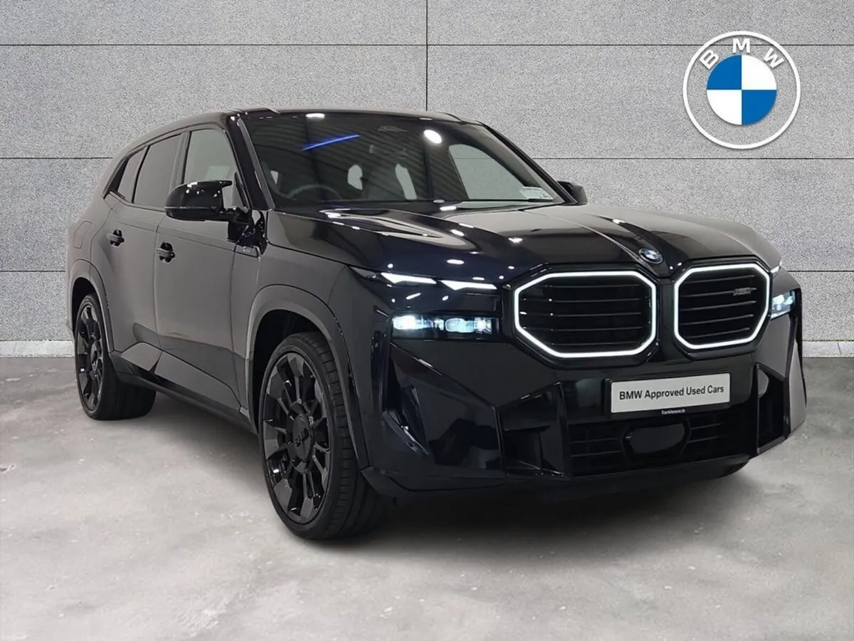 BMW XM 50e - Image 1