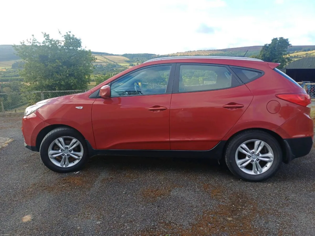 Hyundai ix35 CRDi 4 wheel drive - Image 1