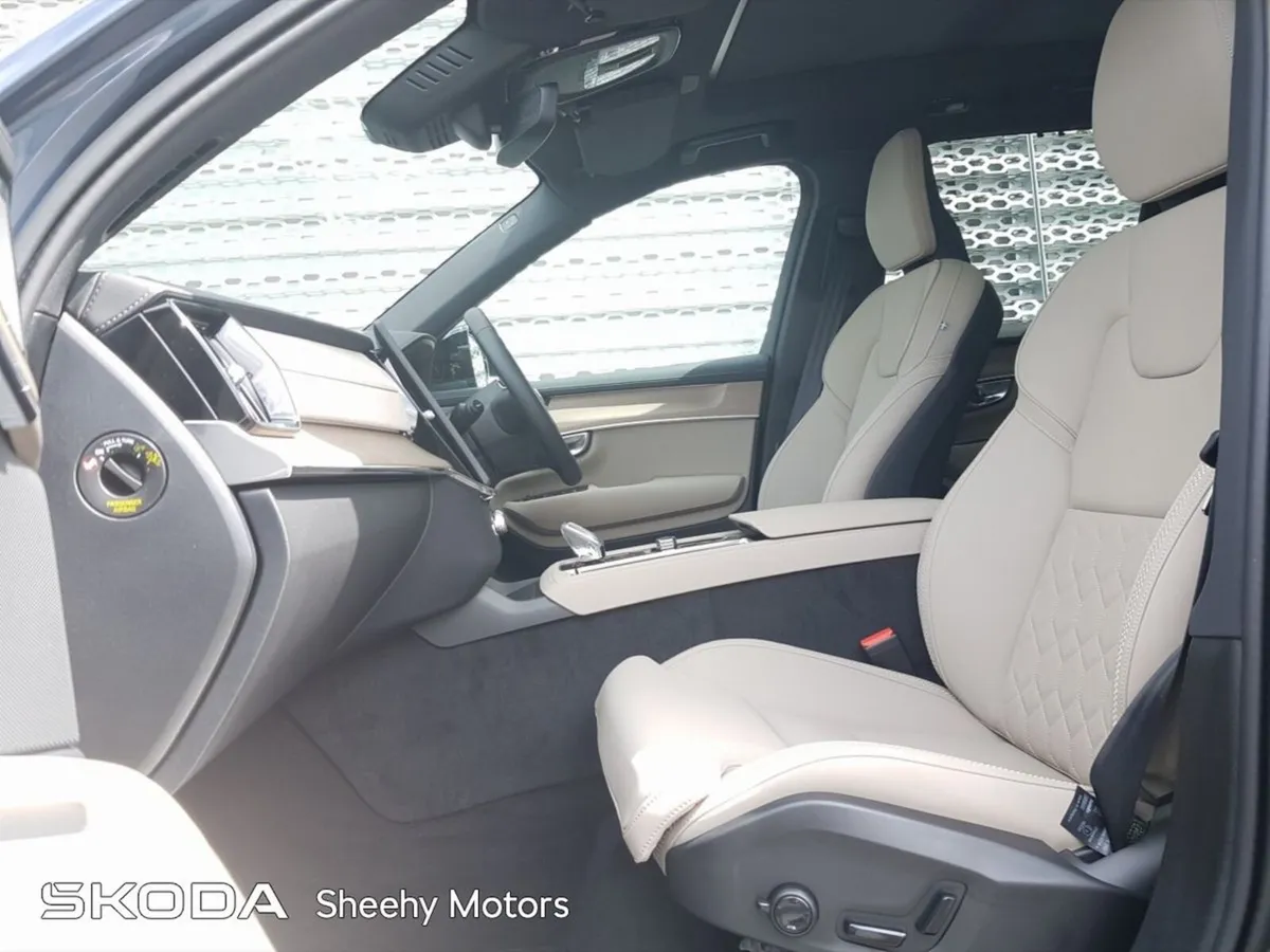 Volvo XC90 T8 PHEV AWD Plus Dark - Image 3