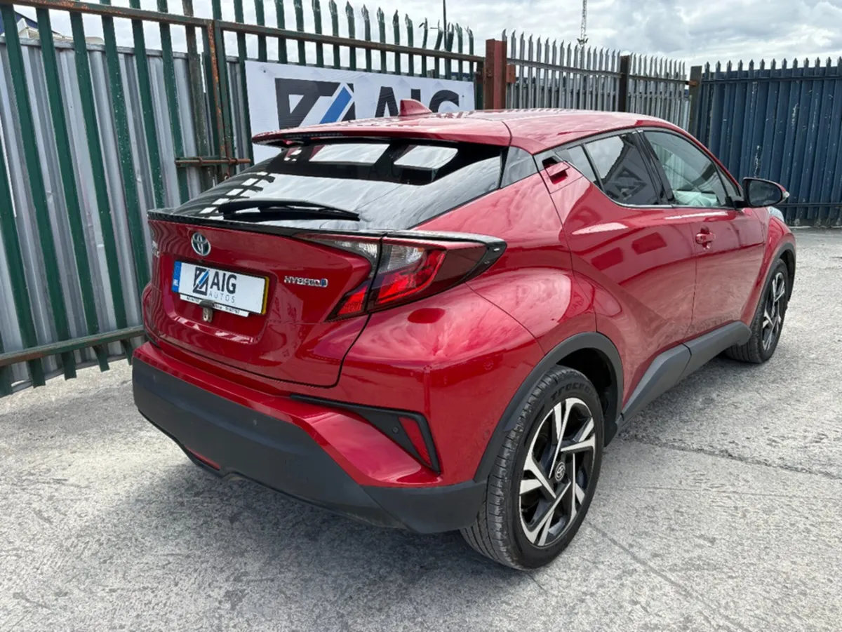Toyota C-HR 1.8 DESIGN HEV CVT PETROL HYBRID AUTO - Image 4