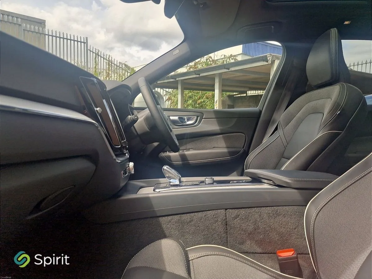 Volvo XC60 T6 Plus Plug In Hybrid - Image 3