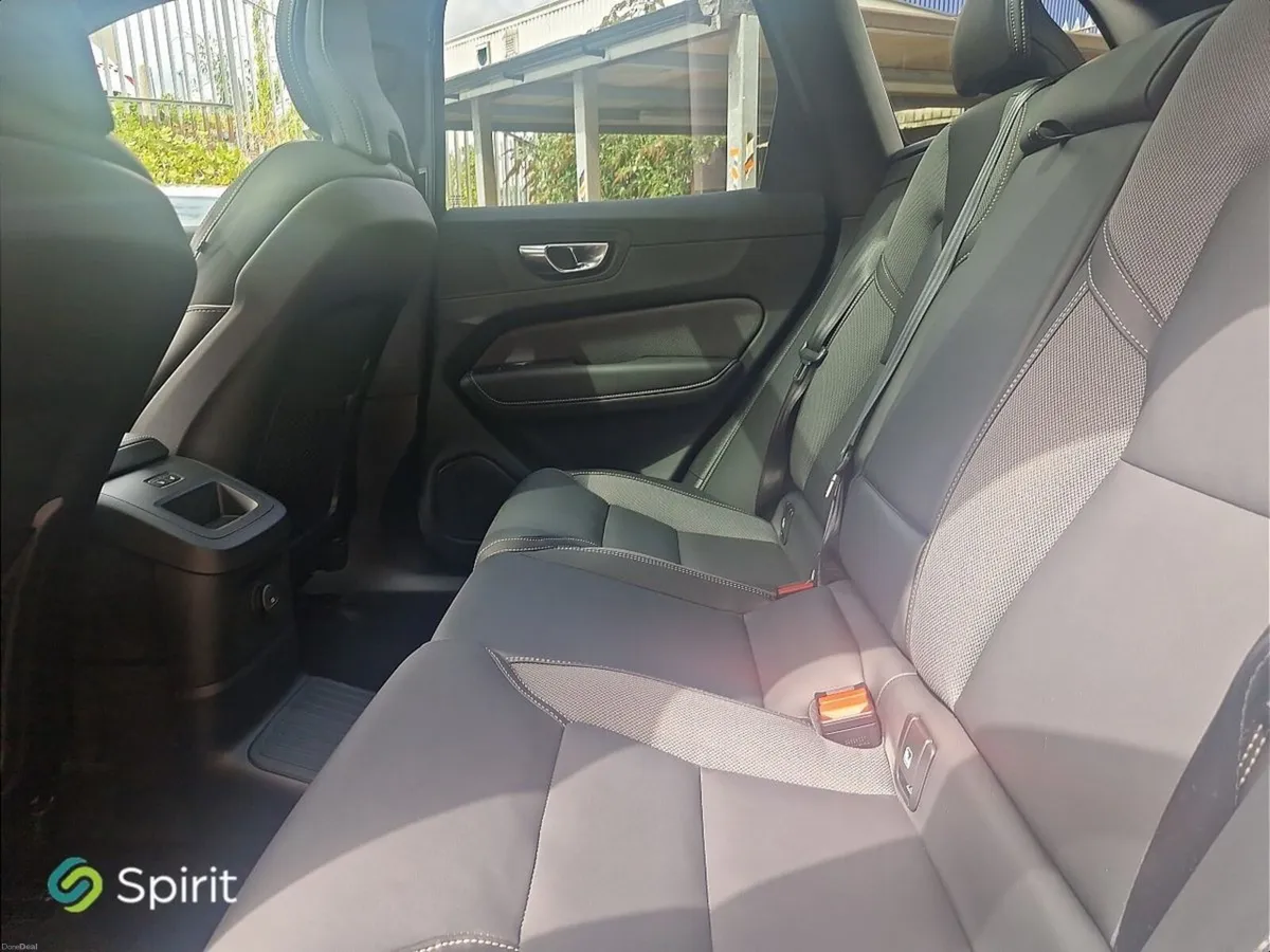 Volvo XC60 T6 Plus Plug In Hybrid - Image 5