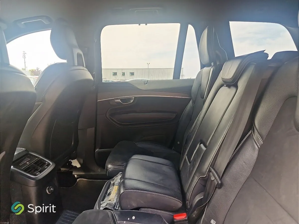 Volvo XC90 T8 R-Design Plug In Hybrid - Image 5