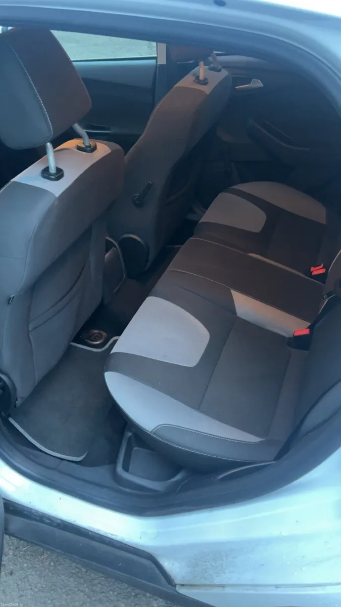 Ford Focus - Image 2