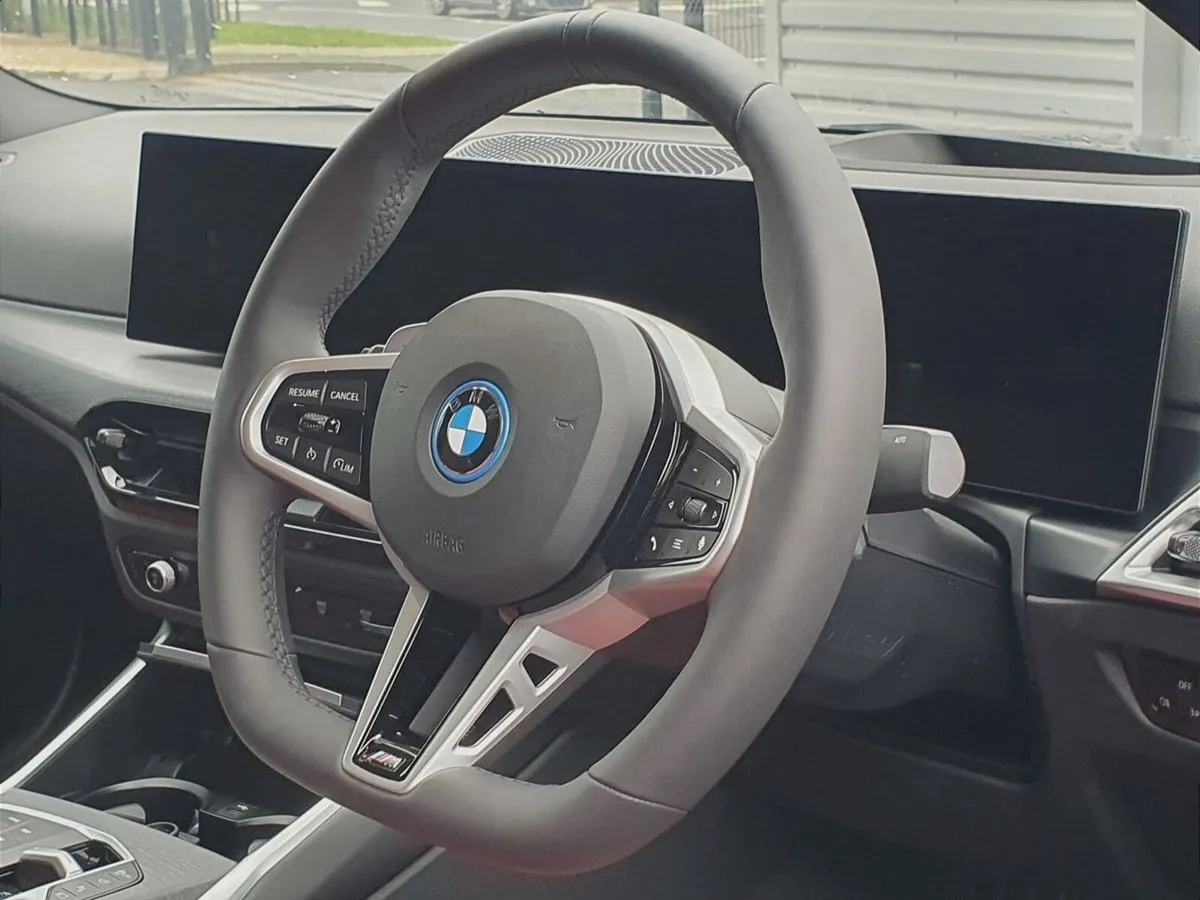 BMW 3-Series 330e M Sport Saloon - Image 6