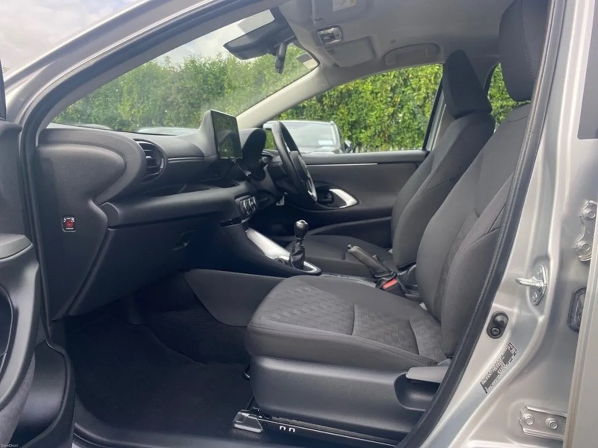 Toyota Yaris YARIS 1.5 LUNA - Image 6