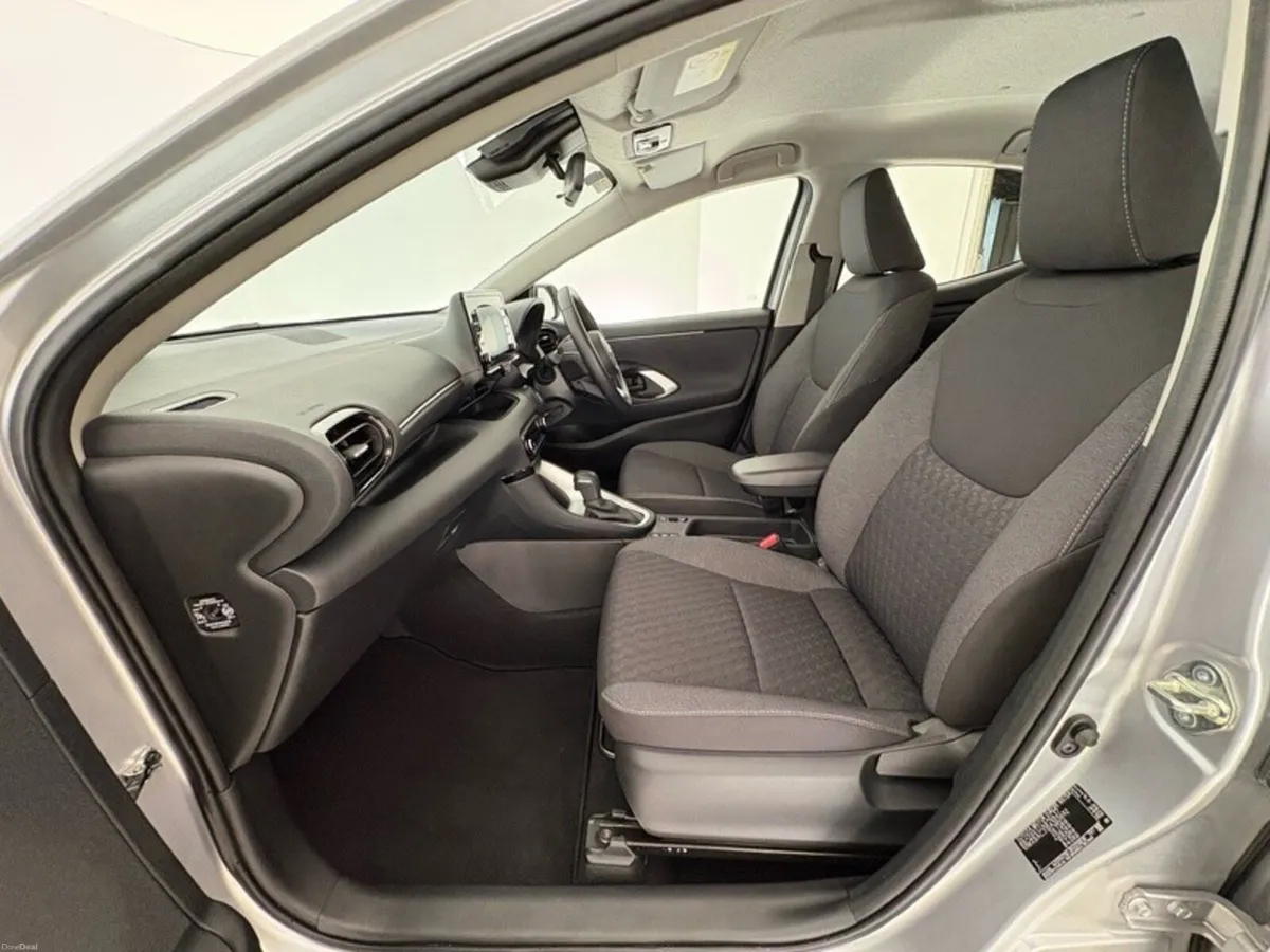 Toyota Yaris Luna Hybrid - Image 6