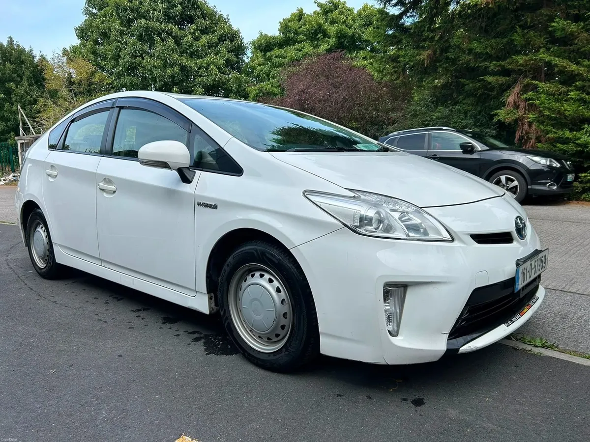 Toyota Prius 2016 - Image 2